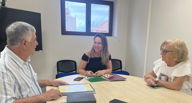 El Ayuntamiento de Castelló se reúne con asociaciones de gente mayor para ponerlos 