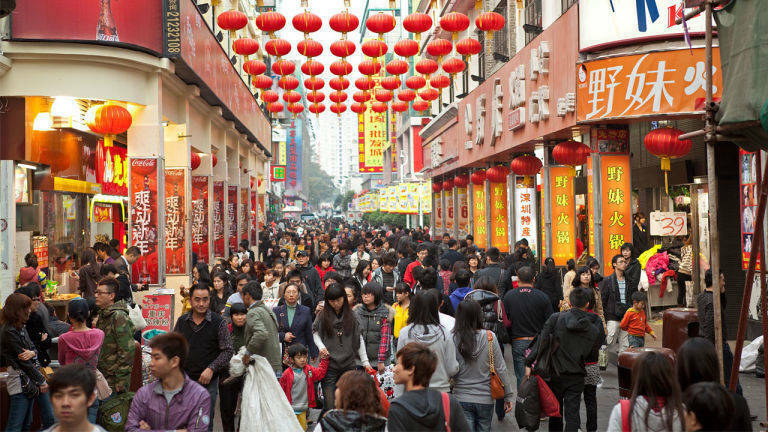 China rebaja por sorpresa tipos de interés para impulsar su economía

