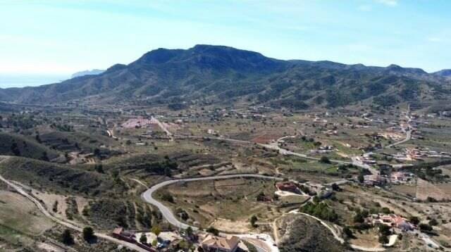 Los vecinos de la zona oeste lanzan la voz de alarma ante el proyecto de Cemex para extraer roca con la que fabricar cemento