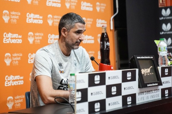 Rubén Burgos: 