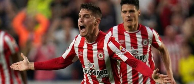 El Alavés aprieta por Canós pero espera al Valencia