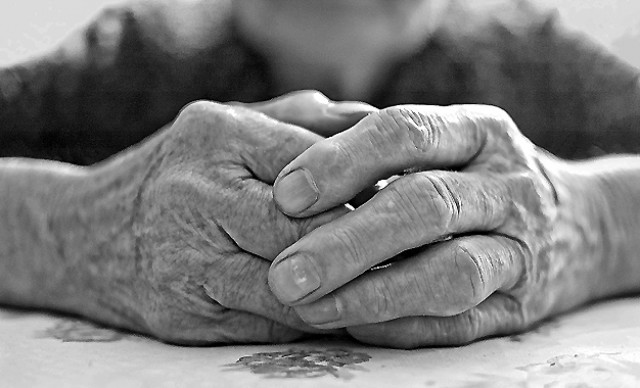 Una de cada cuatro personas no sabe quién se ocupará de su atención cuando llegue a la vejez