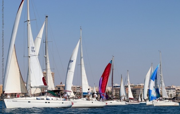 La 59º Travesía Cabo Roig, Memorial Fernando Pedrera, Copa Astoria llega a los 45 barcos inscritos 