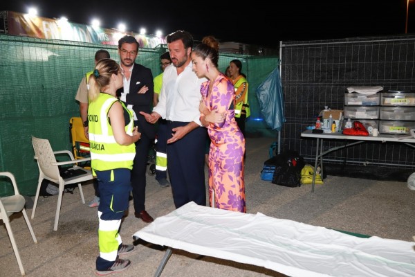 Elche registra 34 heridos leves, y cada vez menos, en una Nit de l’Albà sin incidentes destacados