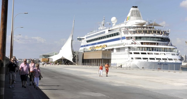 Alicante amarra a Pullmantur como base de sus cruceros en 2017 y ya atrae a otras dos navieras