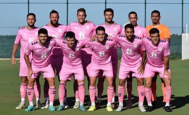 El CD Eldense abre su regreso a segunda en el Cartagonova