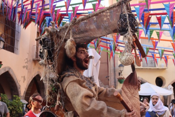Onda viaja atrás en el tiempo con el castillo de las 300 torres como escenario de la Feria Medieval