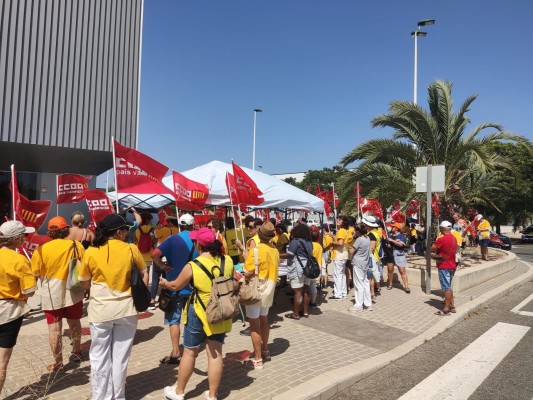 Las protestas en Limpiezas Córdoba en Elche no cesan: trabajadoras denuncian que aún hay impagos