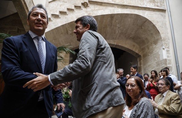 Los terremotos en Vox invitan a Mazón a adelantar su plan de absorción