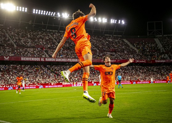 El Valencia gana la 'Guerra' del Pizjuán