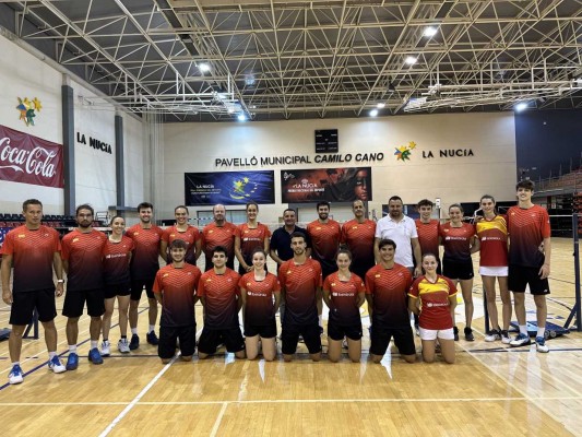 La Selección española de bádminton prepara en La Nucía el Mundial Junior y Absoluto
