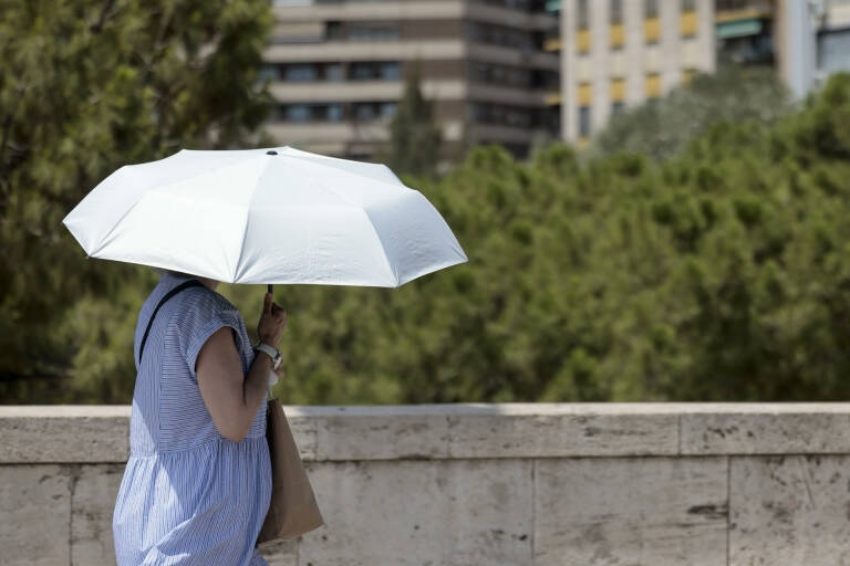 Sanidad elimina en la Comunitat el riesgo extremo por temperaturas al remitir la ola de calor
