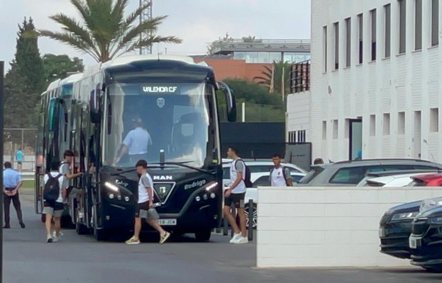 Baraja excluye de la convocatoria a los jugadores que esperan destino