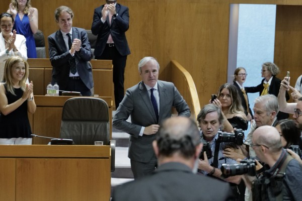 Jorge Azcón (PP), investido presidente del Gobierno de Aragón con apoyo de Vox y PAR