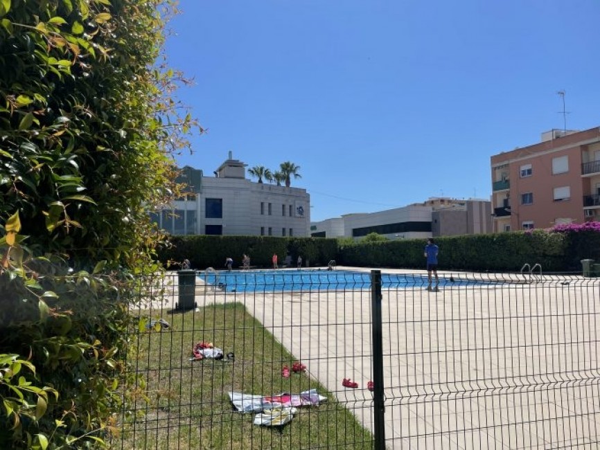 Piscina municipal de Alzira. Foto: AYUNTAMIENTO DE ALZIRA - 