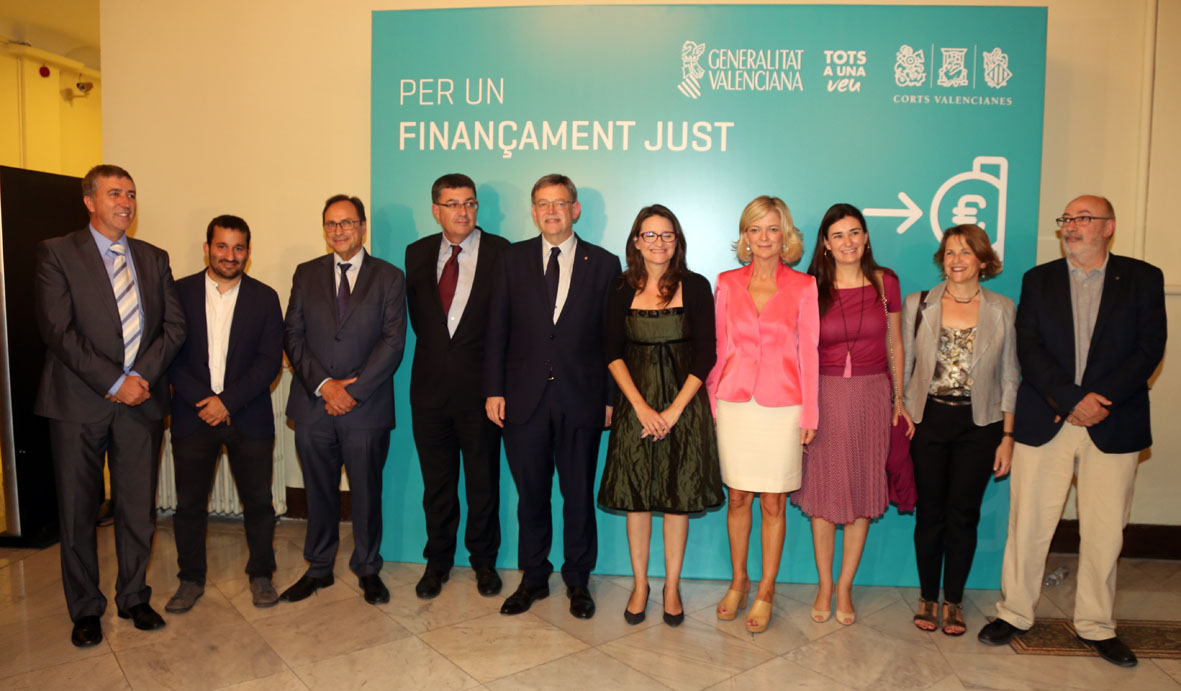 Todos los miembros del Consell -excepto Maria José Salvador- en el acto por una financiación justa. Foto: GVA  - 