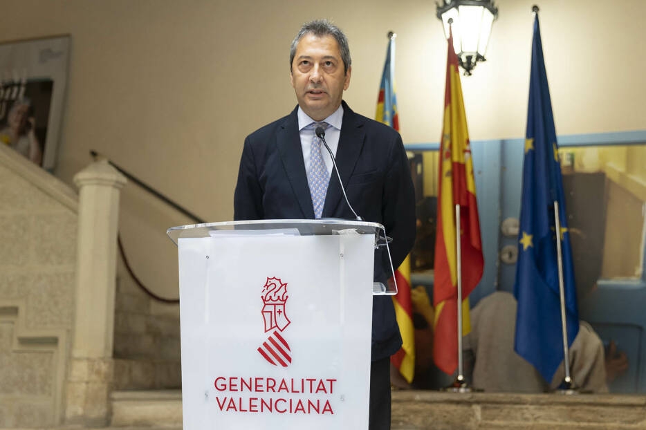 Un 'fichaje' de la fundación presidida por Abascal y un emprendedor completan el equipo de Barrera 
