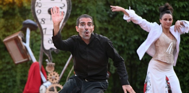 Teatro gratis este domingo en La Manga con la obra premiada con un Max 'Love, love, love'