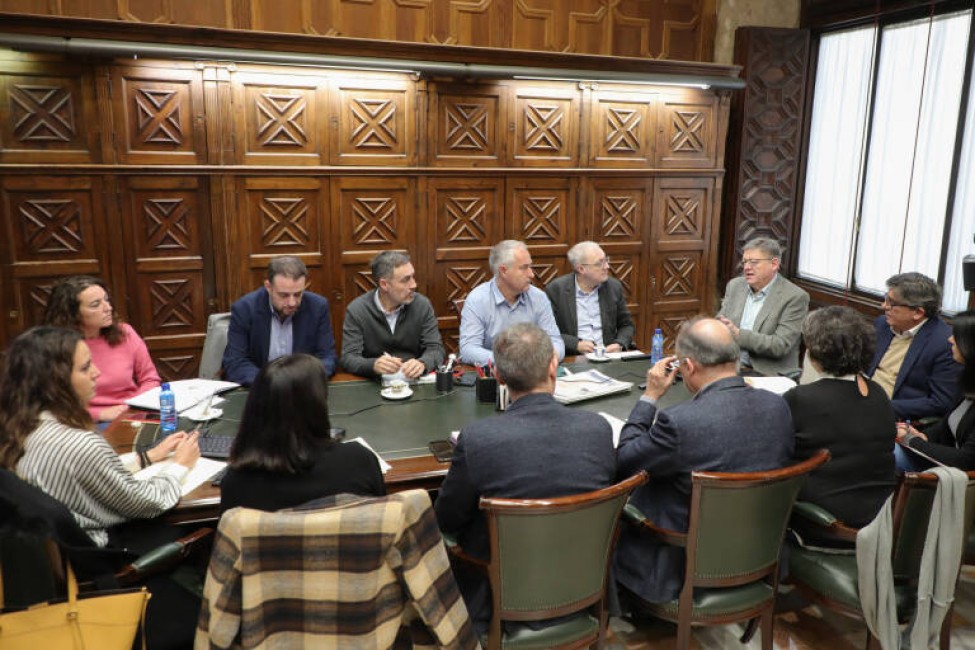Puig junto a los que eran sus colaboradores en Presidencia, algunos de ellos estarán en Les Corts. Foto: GVA - 