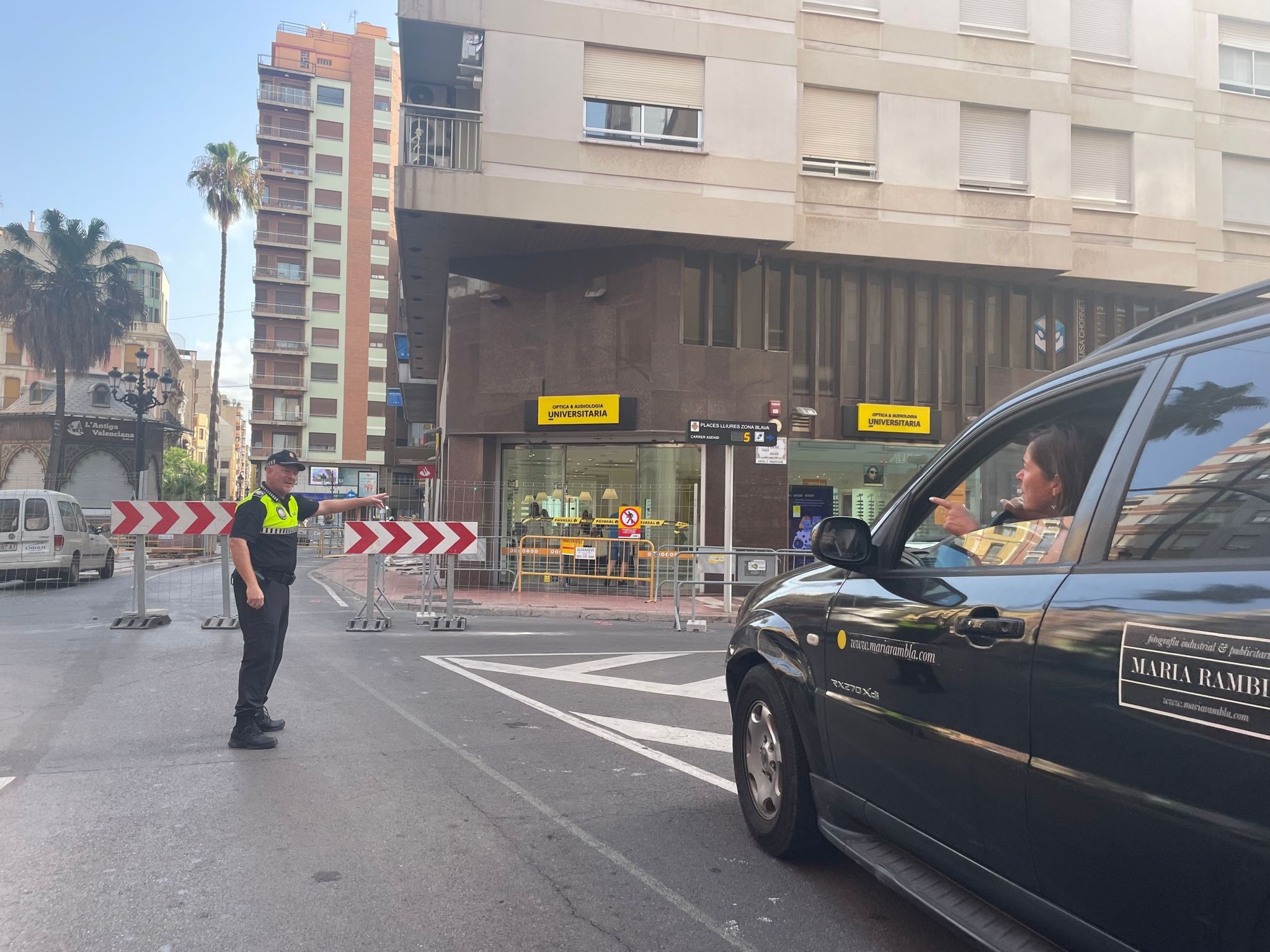 El Ayuntamiento de Castelló habilita un acceso hasta la calle Mayor por las obras de la plaza la Paz  


