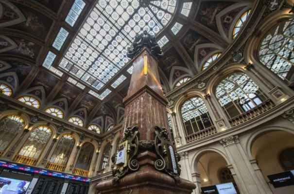 Nada nuevo en el horizonte a media sesión en bolsa con el Ibex 35 en los niveles de la apertura