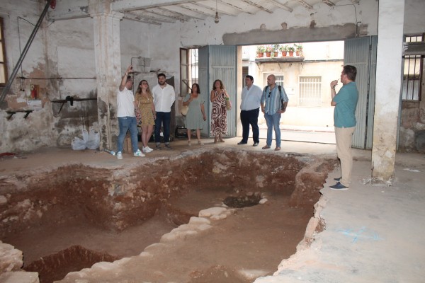 Nules troba un aixovar complet datat al segle XV en les excavacions arqueològiques de la seua muralla
