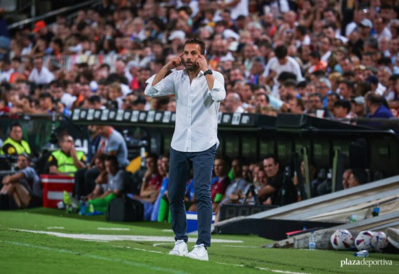El Valencia se aferra al influjo de Baraja, de Mestalla y a la cantera para no sufrir
