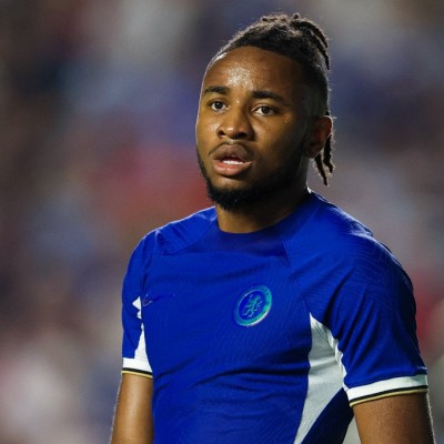 Nkunku, operado de la rodilla, estará varios meses de baja
