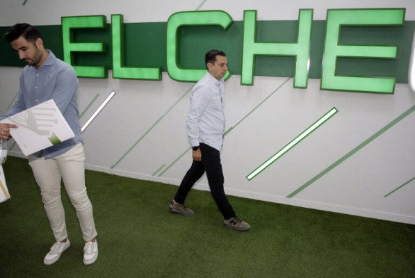 El Elche peina el mercado en busca de una alternativa a Fran Pérez, por si se cae su cesión