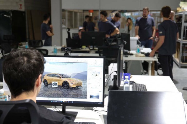 Liux planea para 2024 la fabricación en serie y en 2026 la producción de 50.000 vehículos al año