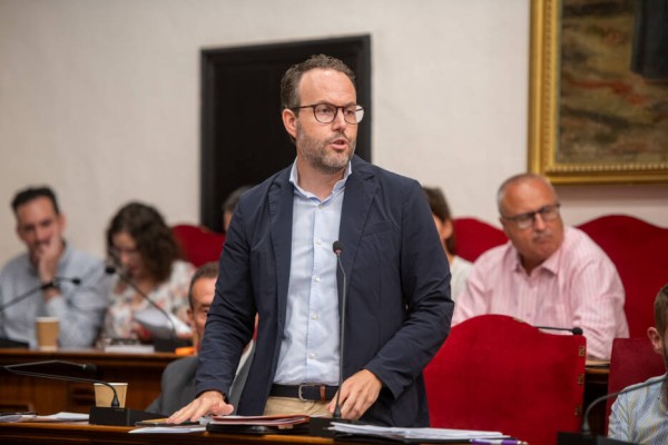 El PSOE pide a Mazón que concrete algún proyecto para Elche de “los que hay en la gran mochila de anuncios” 