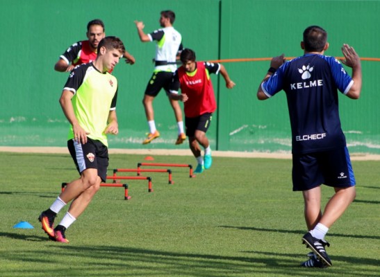 El Elche prepara a puerta cerrada el partido frente al Nàstic