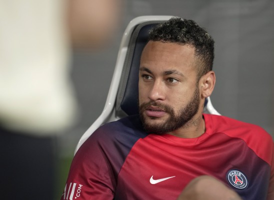 Neymar comunica al PSG su deseo de salir del club este verano
