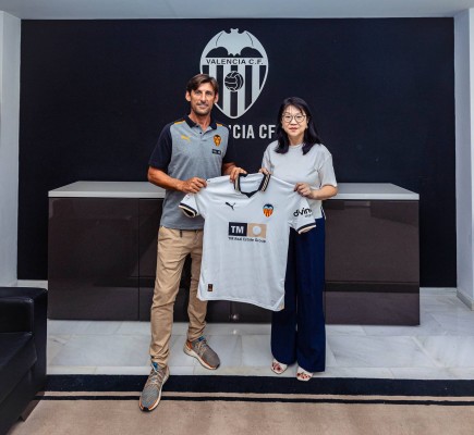 Angulo amplia su contrato como entrenador del filial hasta junio de 2025