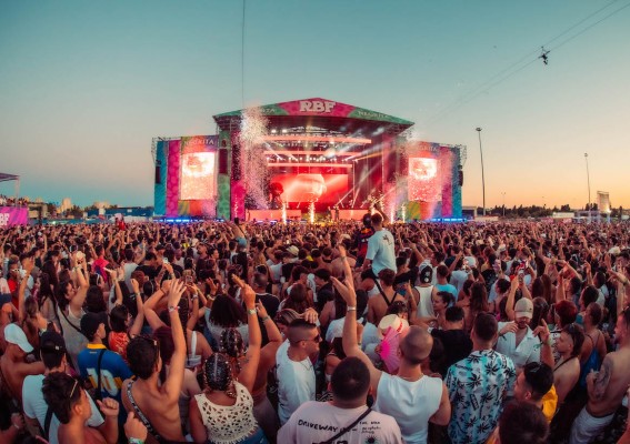 Reggaetón Beach Festival pone punto final al tour 2023 con sus primeros conciertos en Torrevieja