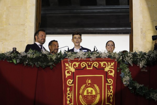 El joven pregonero, David Agulló, inaugura Festes d'Elx 2023 y emociona interpretando la María del Misteri