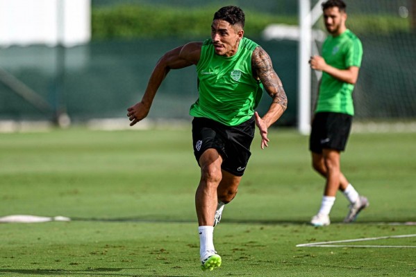 El Elche hace oficial el traspaso de Ezequiel Ponce y ya busca su recambio en el mercado