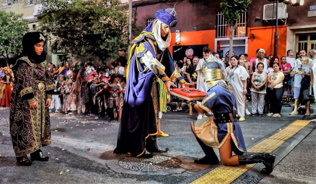 Alicante se zambulle en agosto en la cultura popular con una decena de fiestas en barrios
