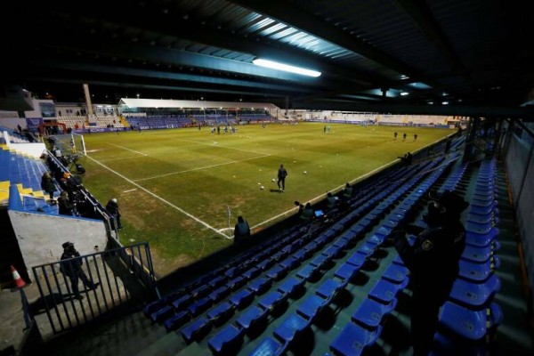 El Alcoyano trata de frenar la polémica por los abonos creando una grada de animación