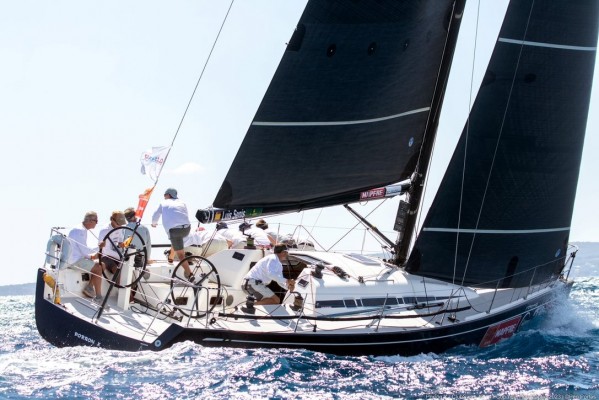 El Porrón X, de Luis Senís, llega a la última jornada tercero y con opciones en la ClubSwan42