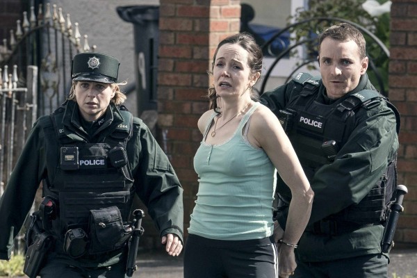 Entre escupitajos y pedradas, 'Blue Lights', la serie de la BBC sobre la policía en Belfast