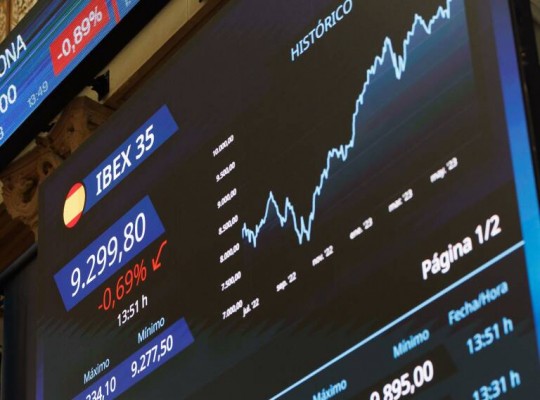El Ibex 35 abortó una racha de cinco caídas consecutivas pero se dejó un 3,3% en la semana