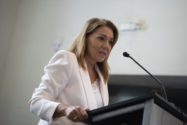 Camarero avala los Centros Mujer 24h para la protección de víctimas de violencia de género