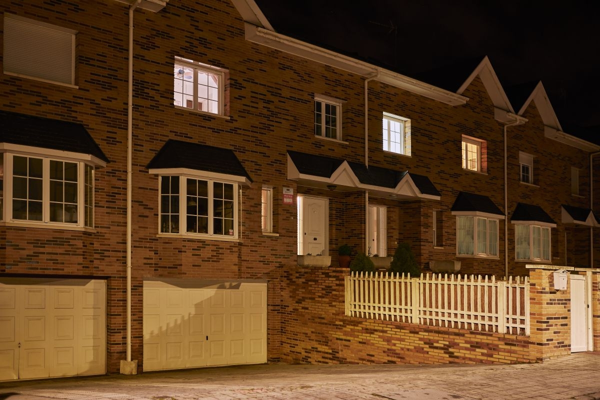 Los jueves de 1 a 3 de la madrugada, las horas con más intrusiones en viviendas y negocios en España, según Securitas Direct
