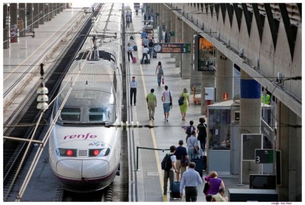 Más de 8 de cada 10 viajes en transporte público estatal se hace ya gratis o con descuento
