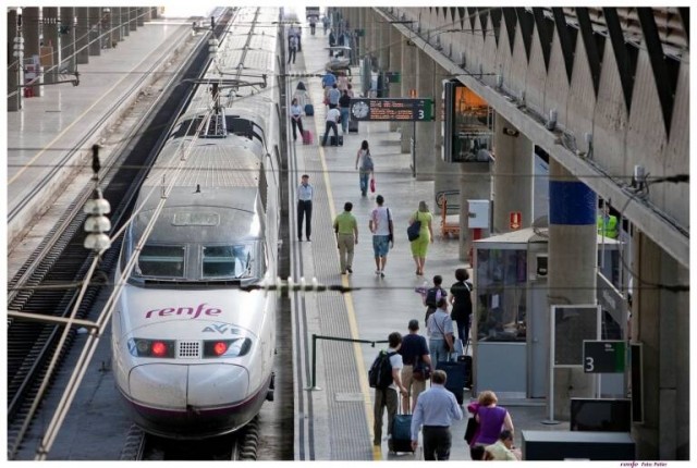 Más de 8 de cada 10 viajes en transporte público estatal se hace ya gratis o con descuento
