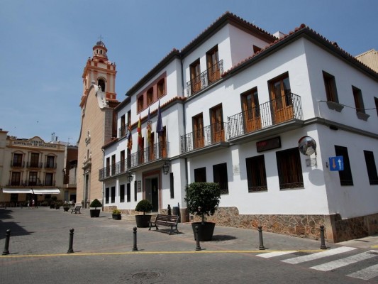 Una concejala de la Vilavella ejerció durante años como médica en el balneario sin titulación