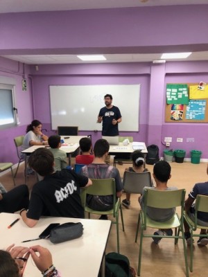 Quart de Poblet previene la adicción a las tecnologías entre los menores vulnerables