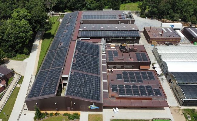 La Fageda instala placas solares y puntos de recarga para coches eléctricos
