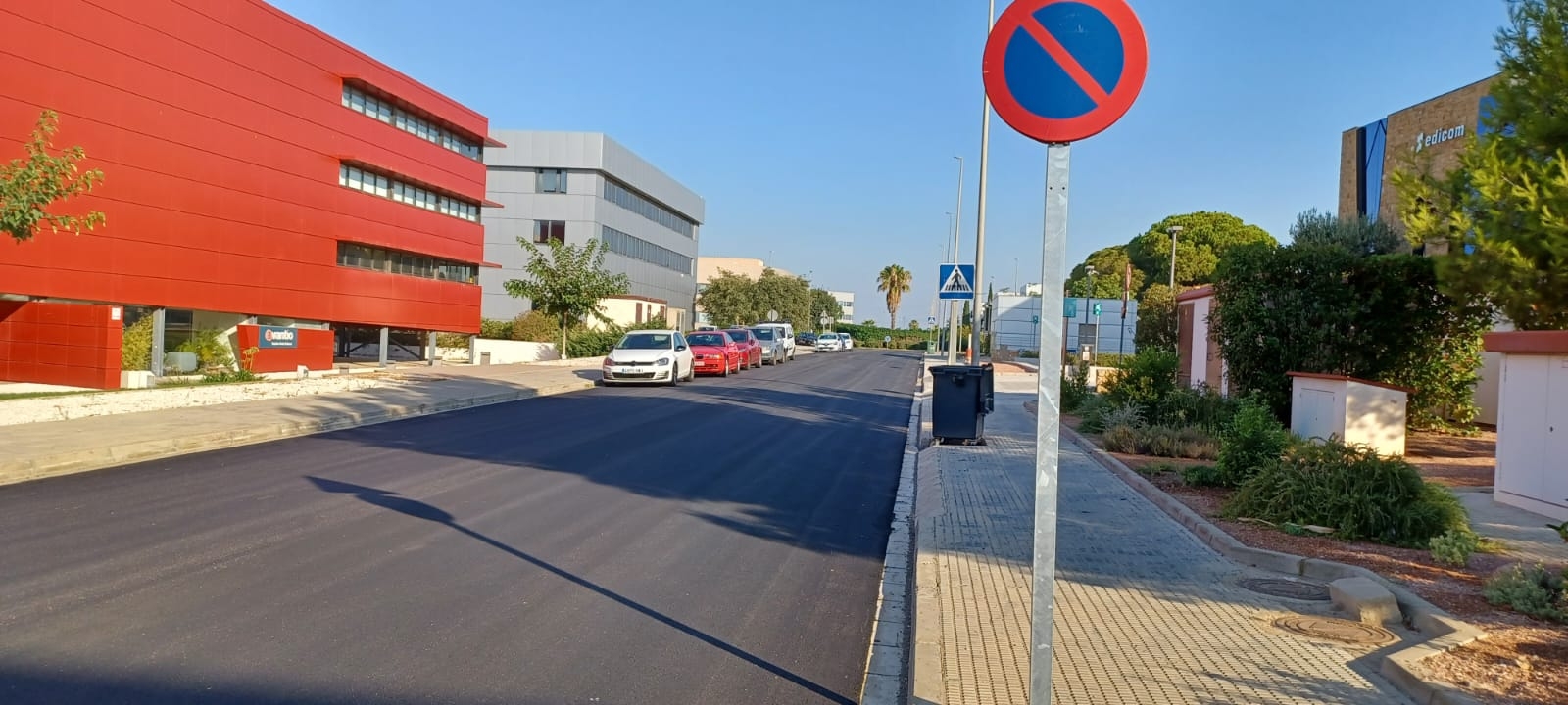 Calle asfaltada del Parc Tecnològic de Paterna. Foto: Ajuntament de Paterna - 